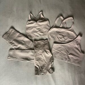 SET Active Women's Leggings and Sports Bra Set in Light Gray